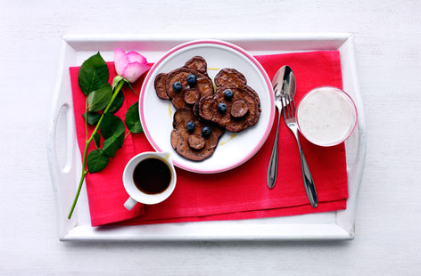 Try this breakfast in bed for the Mum who's a big kid at heart. Little ones will simply love making these cutesy, chocolate teddy bear pancakes with berries and syrup for mum to enjoy on Mother's Day.