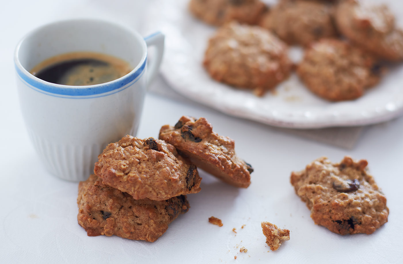 Mini oat and raisin cookies recipe
