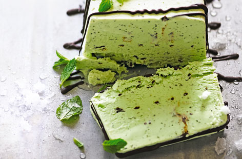 This delicious ice cream can also be served in scoops straight from the tin and can be frozen for up to 1 month