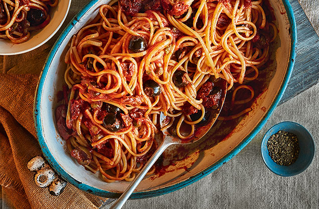 One-pot linguine with olives, capers and sundried tomatoes