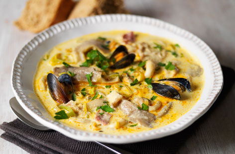 This mushroom and mussel chowder is an elegant winter warmer for the household. Flavoured with white wine, smoky bacon, garlic and leeks, make sure you have some crusty bread to hand to mop up the creamy, fragrant broth
