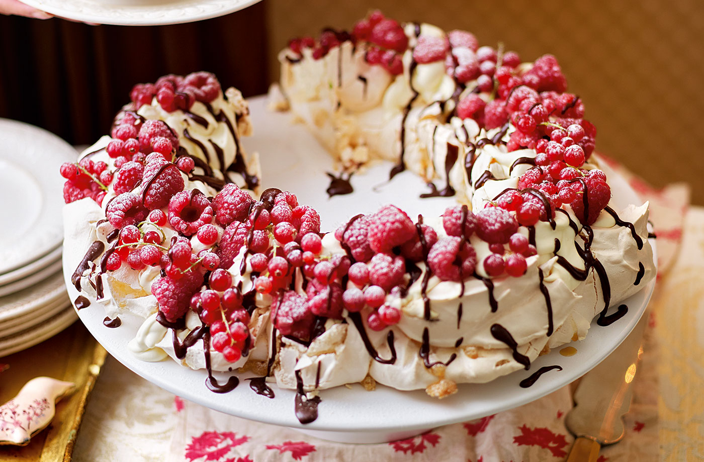 Pavlova wreath with chocolate sauce recipe