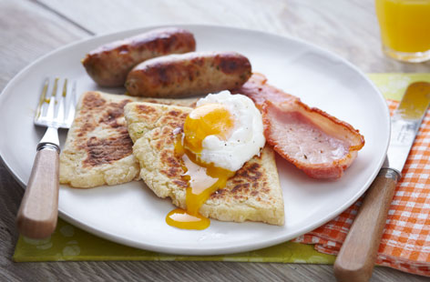 Literally translated as 'fourths', these farls get their name from the dough being cut into quarters. A classic Irish brunch, these potato breads taste heavenly served with crispy bacon and poached eggs