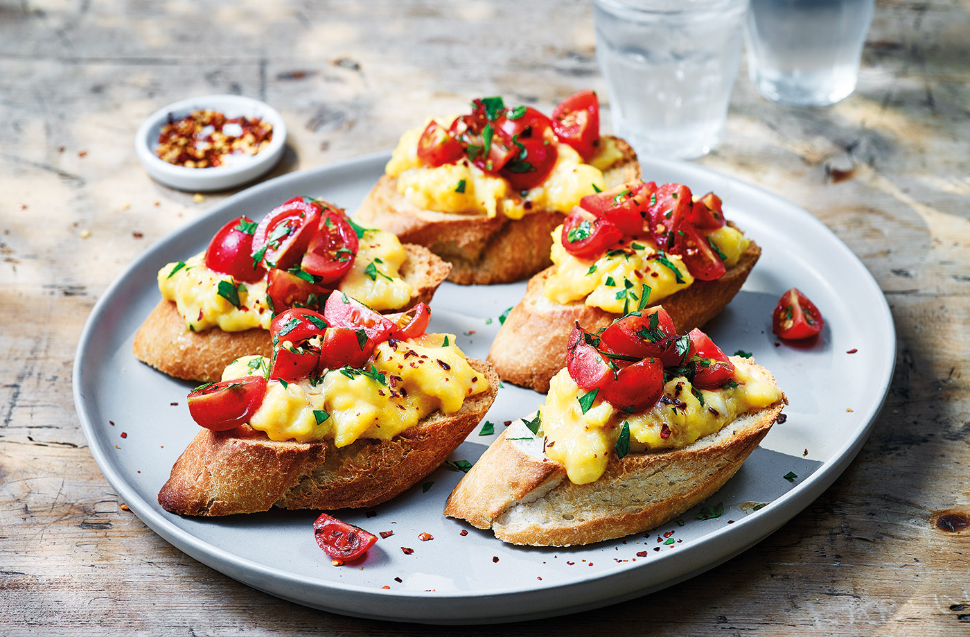 Scrambled egg baguette toasts recipe