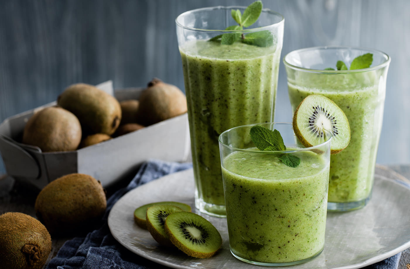Kiwi, mint and pineapple smoothies recipe