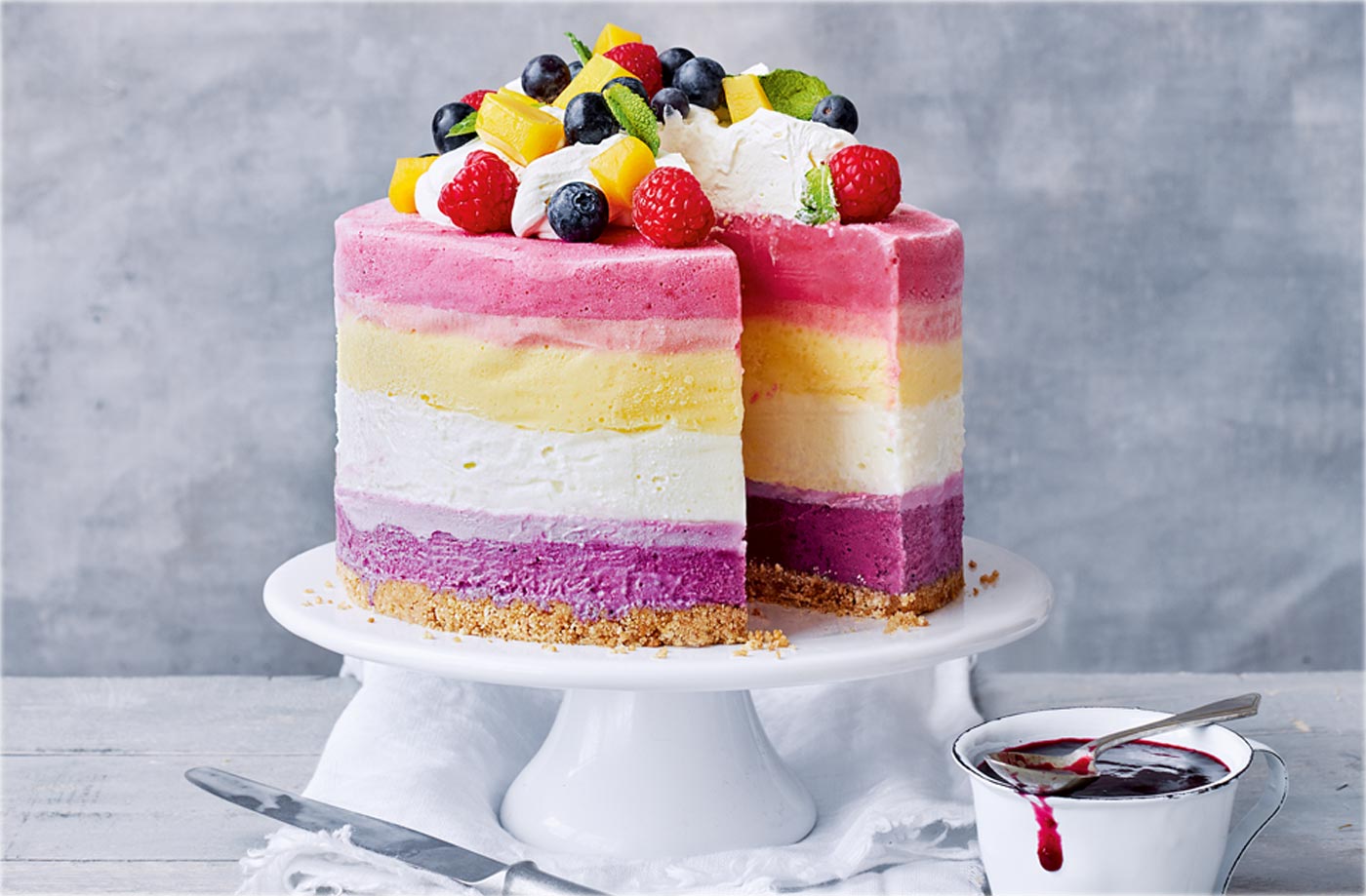 Rainbow frozen yogurt cake recipe