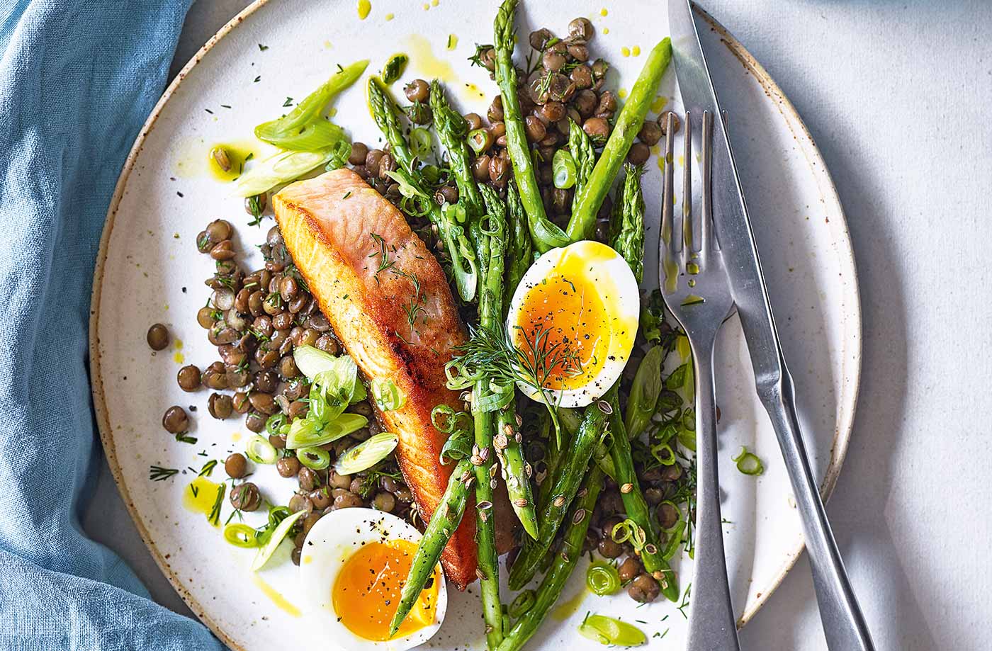 Roasted salmon with lentils and asparagus recipe