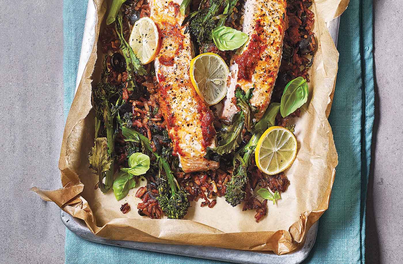 Salmon parcels with wild rice, pesto and broccoli recipe