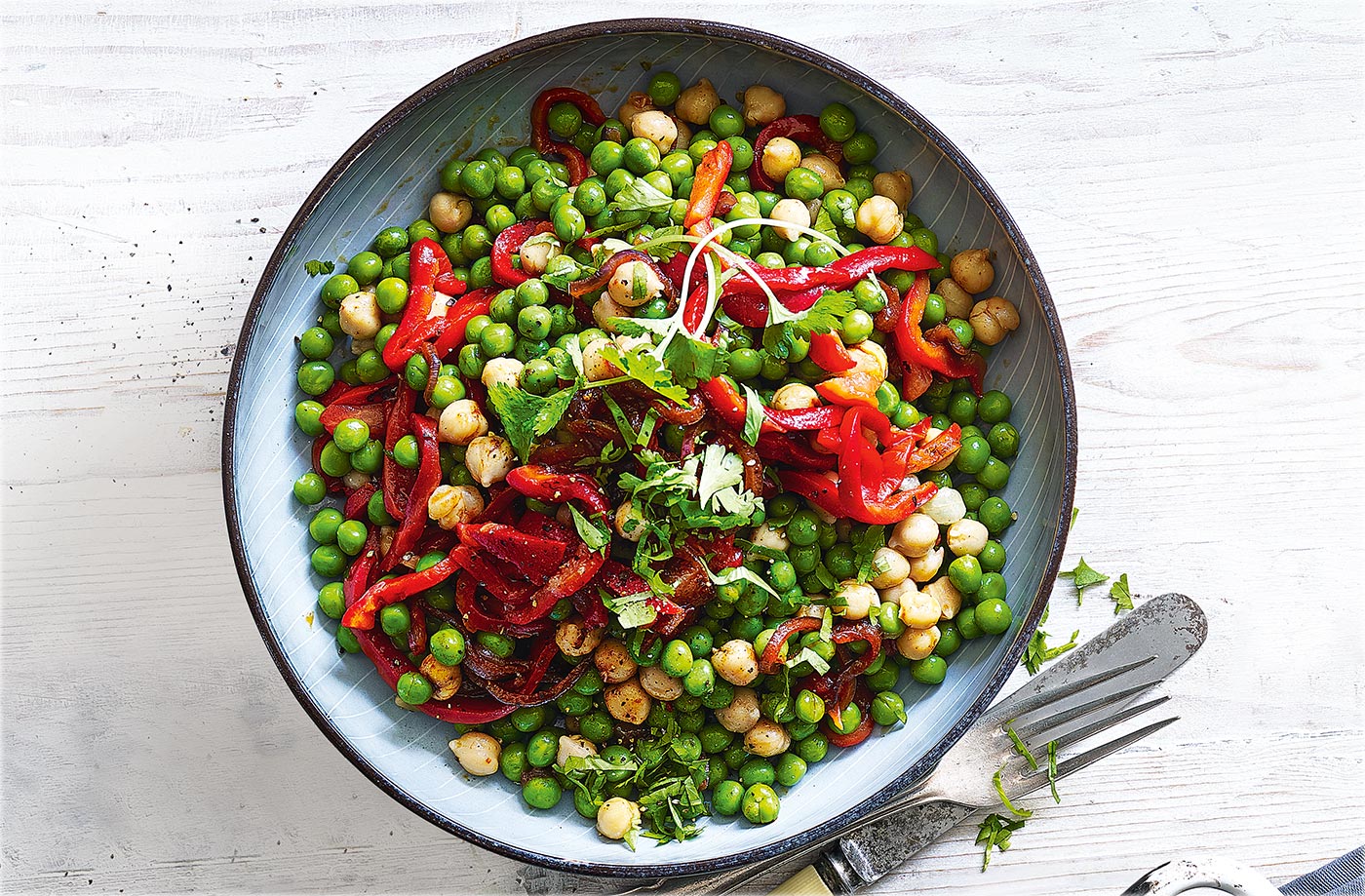 Stir-fried peas with smoky peppers recipe