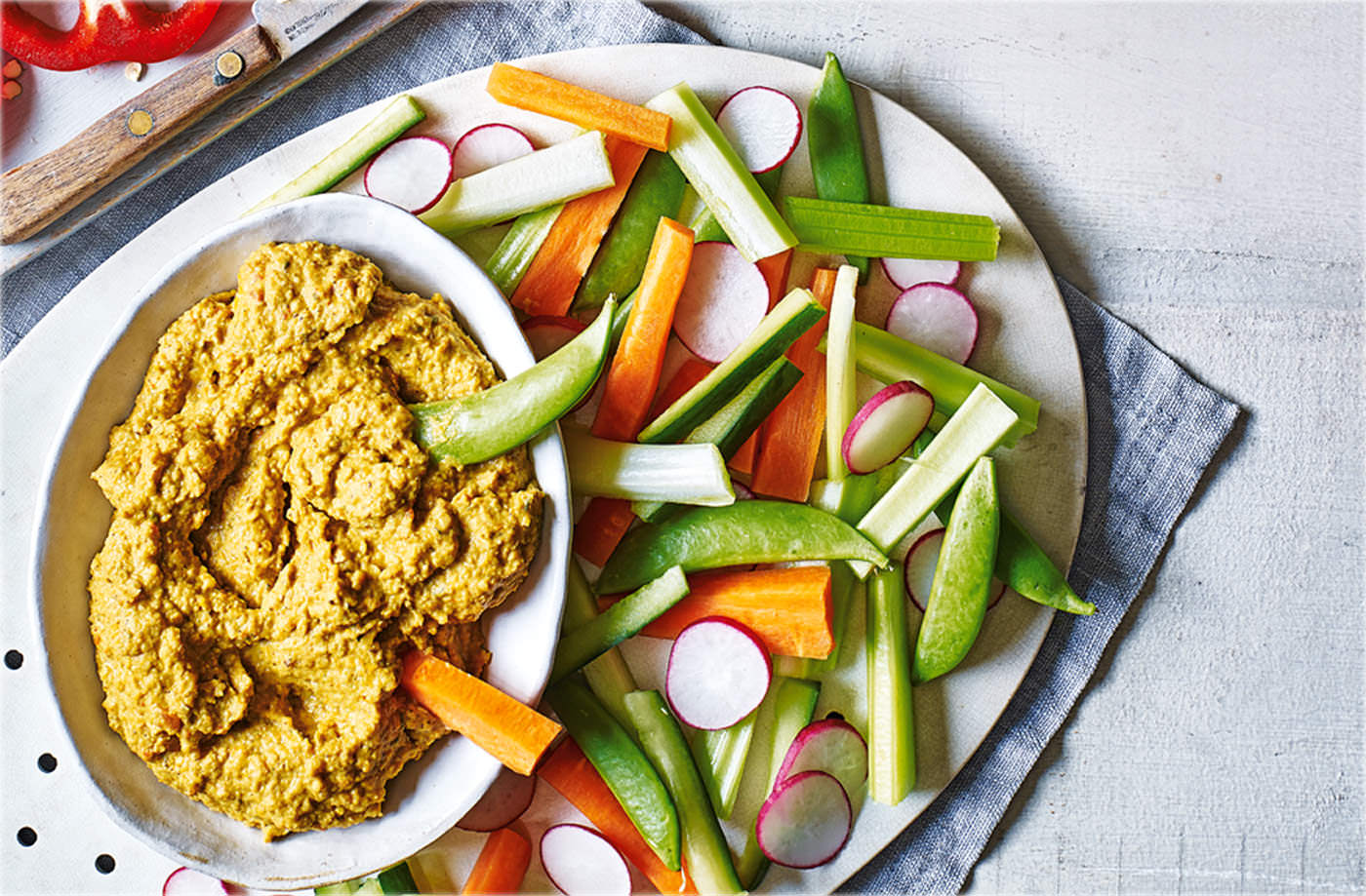 Roasted pepper and za'atar houmous with crudités recipe