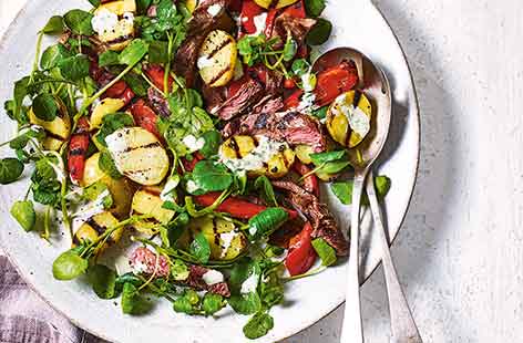 Treat yourself to a juicy steak salad for dinner – served with a potato salad in a creamy ranch dressing. 