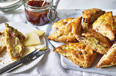 This savoury scone recipe with maple-bacon and spring onions is really easy to make – perfect for weekend baking ahead of a picnic