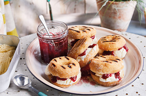 For a crowd-pleasing summer dessert, look no further than this barbecued doughnut ice cream sandwiches recipe. The title alone is all you need to know! Pick up a packet of doughnuts and a tub of ice cream and transform them into a decadent dessert.