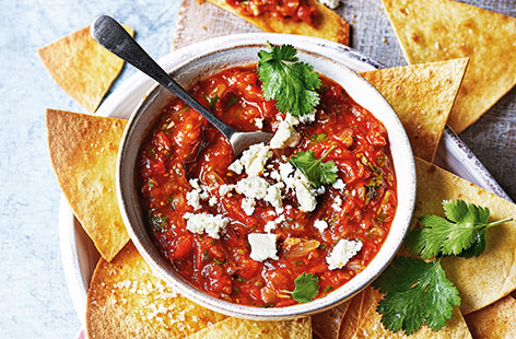 A good dip can often be the difference maker at a party and this charred tomato dip recipe is one of the best in the game. Chillies, garlic, grilled tomatoes and chipotle are the primary ingredients that bring this addictive and piquant creation to life.