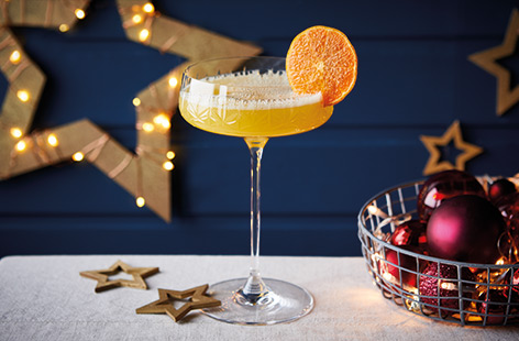 Make Christmas special with this sparkling clementine prosecco cocktail. Jazz up a bottle of prosecco with fruity orange liqueur and tangy clementine juice for a truly festive party tipple.