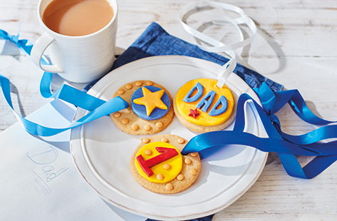 Make Dad’s day with this fun medal biscuit recipe that will show he’s number one. The kids will love helping to bake these easy vanilla biscuits – and can get creative with the decoration! Just thread with ribbon to turn them into a special gift.
