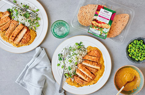 Whip up a family friendly vegan dinner in just 30 mins with this vegan katsu curry recipe. Blitz together a simple sweet and spicy katsu sauce and serve with crispy Tesco Plant Chef Southern Fried Fillets and herby rice.