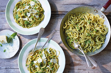 This easy vegetarian pasta recipe is perfect for rustling up when in a hurry – simply grab some peas from the freezer and blitz with fragrant mint for a quick pasta sauce that’s full of flavour. 
