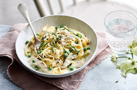 Try out a new healthy pasta recipe with this quick and easy chicken and pea tagliatelle. Poaching the chicken keeps the meat super tender, before the garlic and herb-infused milk becomes a rich, creamy sauce.