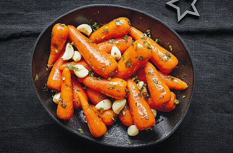Coat sweet carrots in a punchy whisky glaze and scatter with bittersweet tarragon for the ultimate vegan side dish that will definitely take your guests by surprise.