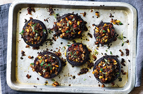 Liven up your Sunday roast with this stuffed veggie side dish – sweet red onions are loaded with herby breadcrumbs, tangy sundried tomatoes and buttery pine nuts and baked until golden