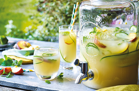 Move beyond plain gin and tonics with this easy gin cocktail that tastes like summer in a bottle. Gin, peach schnapps and apple juice combine for a sweet tipple that is perfect for any summer party.