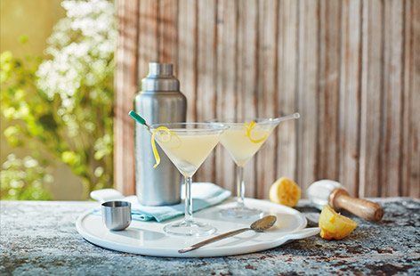 The bee’s knees really is the bee’s knees. An American-style gin cocktail from the prohibition era, this elegant drink is made with lemon, honey and gin – giving the perfect balance of sweet and sour. Serve chilled with a twist of lemon zest.