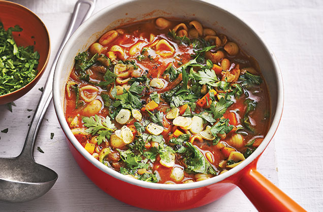 Kale, pasta and cannellini bean soup
