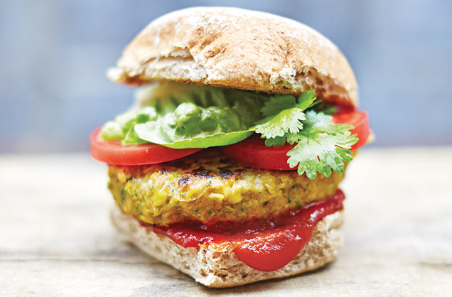Spicy corn and chickpea burgers