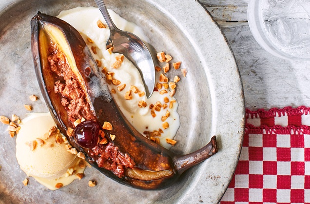 Barbecued banana split recipe
