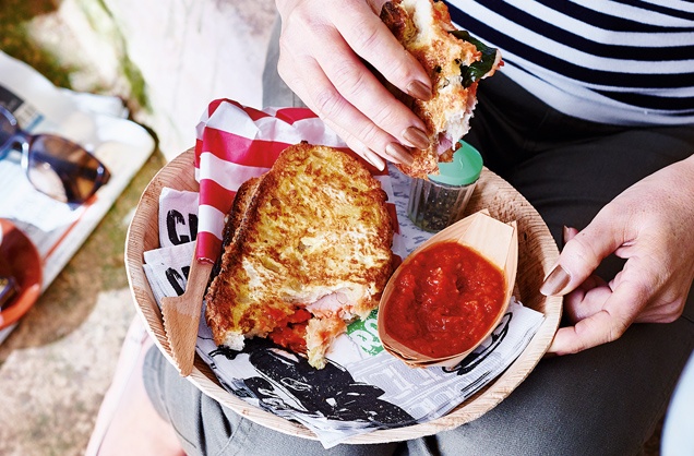 Mozzarella en carrozza recipe