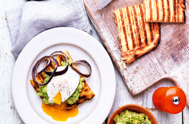 Waffle with avocado and poached eggs recipe