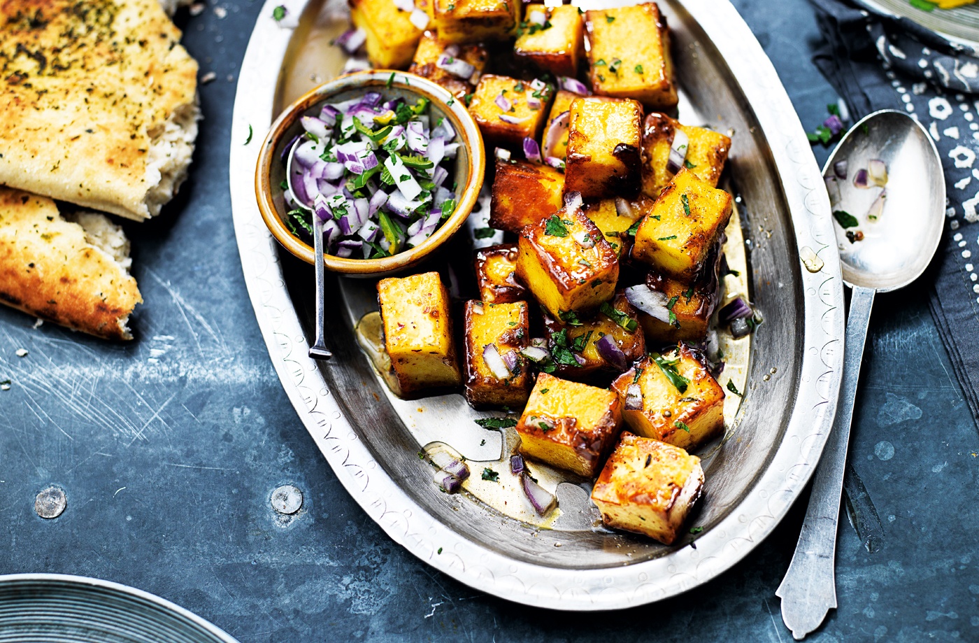 Chilli paneer bites with red onion and mint salad recipe