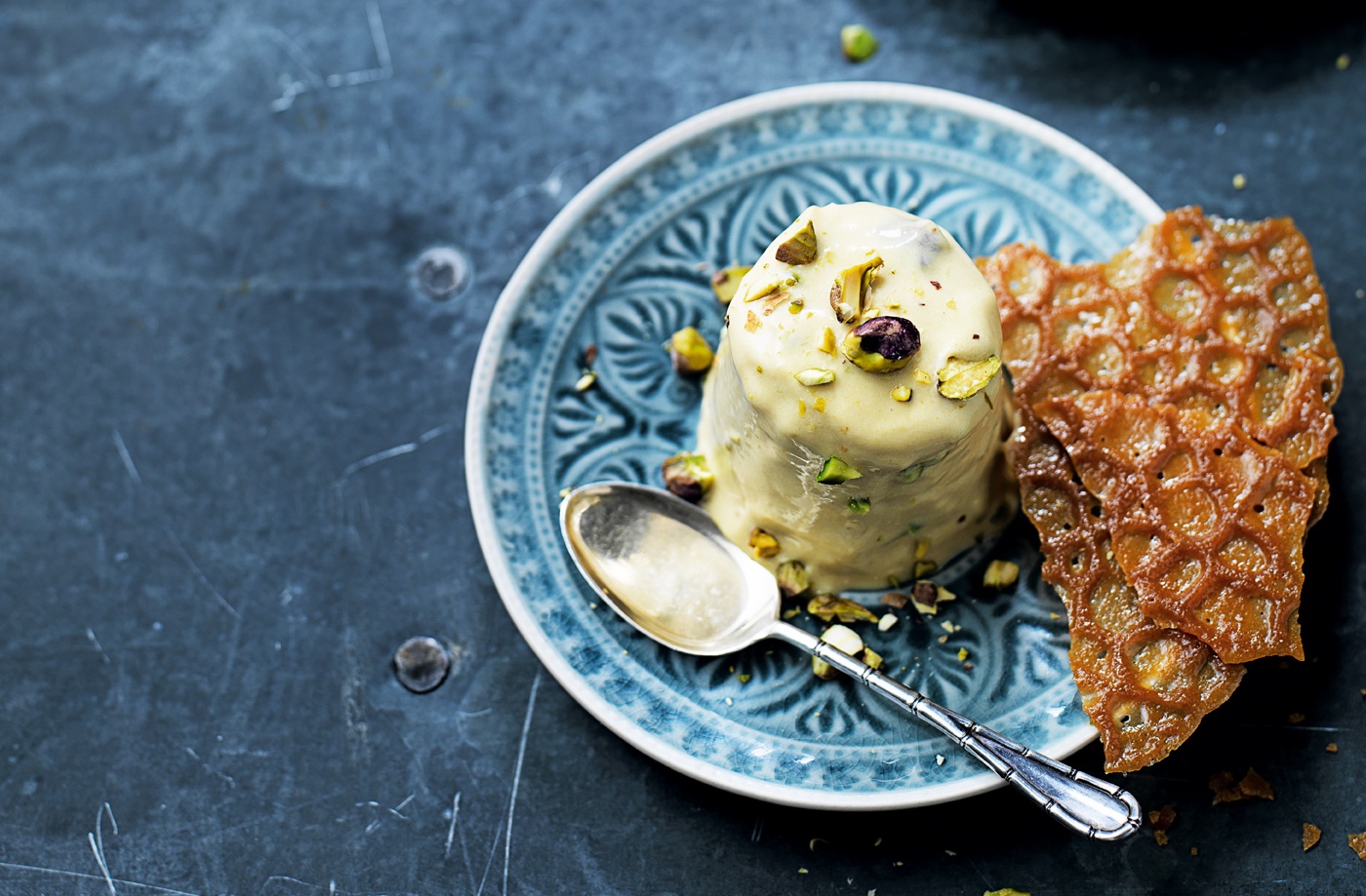 Mango and pistachio kulfi with golden snaps recipe