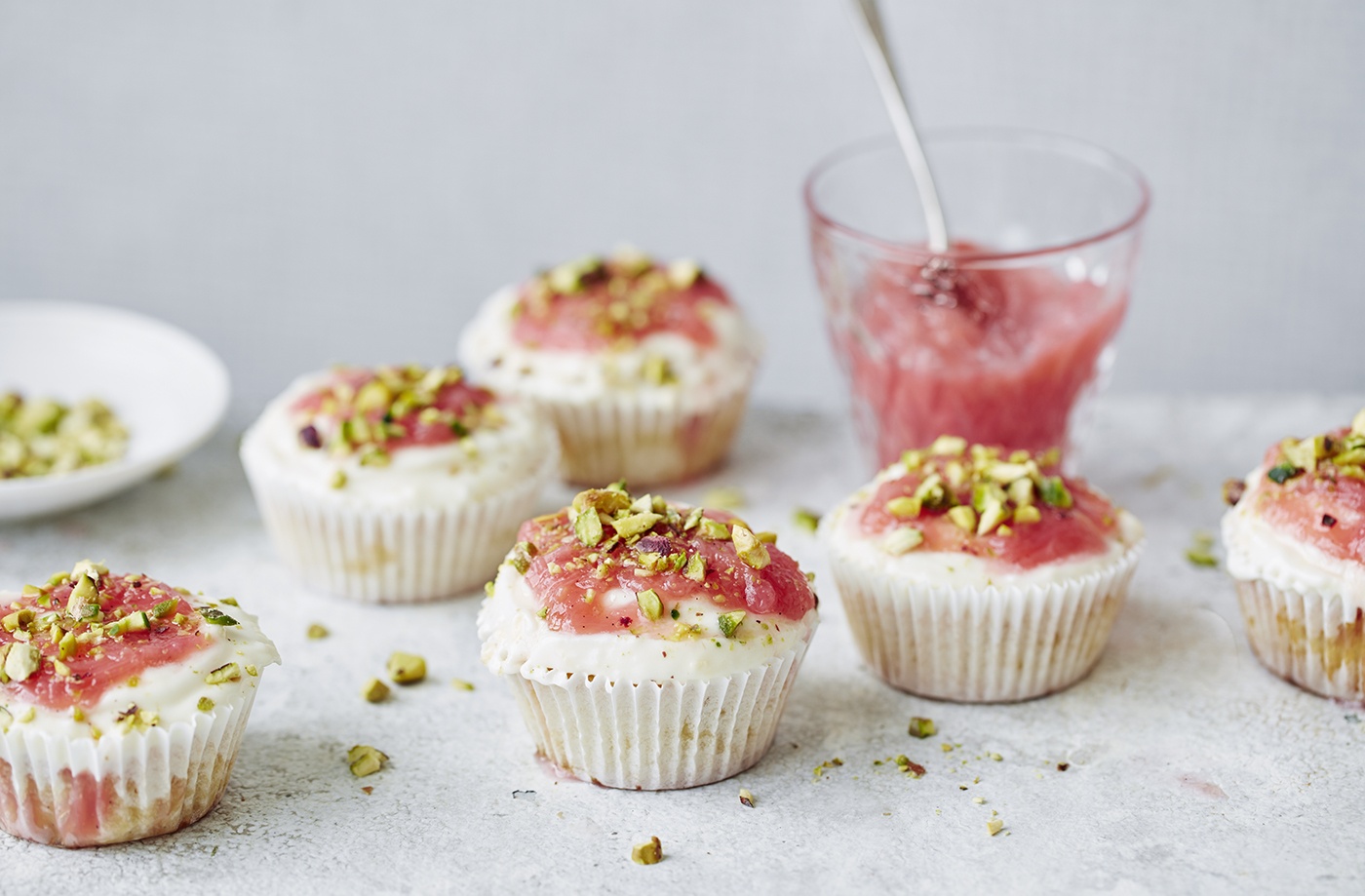 Rhubarb and pistachio cupcakes recipe