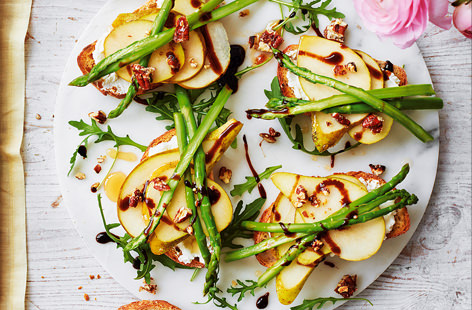 It may just be an open-faced sandwich, but for some reason it tastes way more delicious than your two-bread-piece variety. Here we top it with crunchy pear slices, creamy ricotta, asparagus and a drizzle of balsamic glaze for an effortless Easter starter 