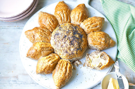 Get the kids trying their hand in the kitchen with this classic tear and share flower bread. Using a combination of wholemeal and white flour, and sprinkled with poppy seeds, this is a recipe the whole family will happily tuck into.