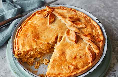 The traditional cheese pie gets a makeover with seasonal leeks and red onion for a hint of sweetness. A mix of Cheddar and Cheshire cheeses provide plenty of ooze and tang – all encased in delicious melt-in-the-mouth pastry. 