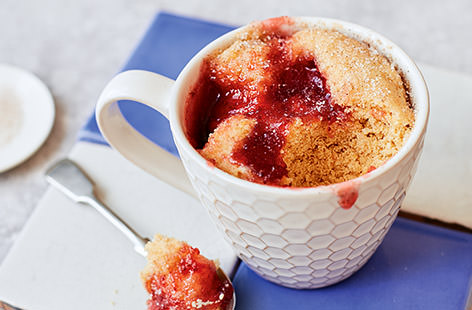 Cake in a cup! This super speedy dessert recipe is ready in under 5 mins and requires minimal effort for maximum flavour