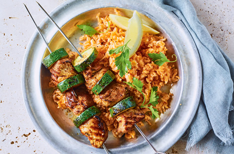 This bold piri piri marinade has roots in both Africa and Portugal which makes for a delicious mash-up of flavours in this simple weeknight recipe. Grilled chunks of pork and courgette discs are served alongside a fragrant tomato rice. 
