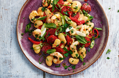 A super quick scrumptious salad, loaded with warm prawns and delicious chorizo. Lunch has never been so easy (or tasty!). 