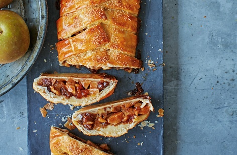 This classic German dessert of layered puff pastry with a deliciously sweet apple and date filling is the perfect afternoon treat to enjoy with friends and family. Make the most of seasonal Egremont Russet apples with this easy baking idea
