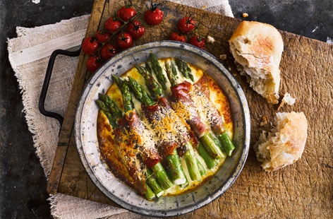 Cured meat is loved for its rich, savoury flavour, and this easy lunch recipe puts prosciutto to great use. Crisp, nutty asparagus spears wrapped in salty prosciutto and baked in a gorgeously creamy mixture, all topped off with a crispy, cheesy crumb
