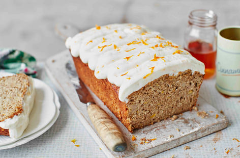 Classic banana bread has been given a delicious makeover! Avocado lends a gorgeous creaminess to this British bake which makes a great breakfast on the go or lunchtime treat. Top this fruity loaf with fresh Greek yogurt, orange zest and maple syrup