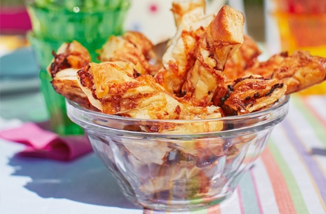 What do you get when you combine classic cheese straws with the delicious components of a quintessential Ploughman's? The ultimate party nibble! Roast ham, pickle and mature Cheddar are layered between puff pastry and baked until crisp and golden
