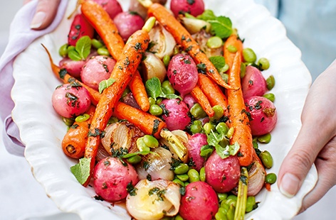 This easy roast side dish is brimming with delicious spring flavours and combines radishes, Tendersweet carrots and baby broad beans with a sweet mint dressing – the perfect side dish for a celebratory Easter lunch