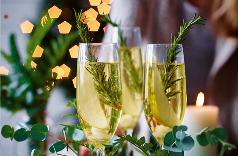 Bring a touch of festive cheer to any party over the holidays with this stunningly decorated cocktail.