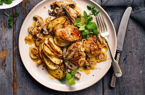 If you're planning a night in for two then this delicious recipe for tender pork and fragrant potatoes, served in a creamy wine and mushroom sauce, is the perfect choice.