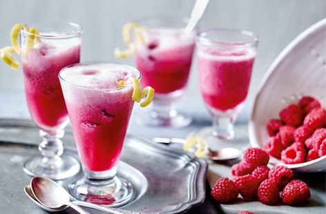 Swapping lemon for soft and delicate raspberries makes a refreshing change to this traditional Italian cocktail