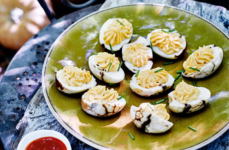 Get an eyeful of these Halloween party bites! The retro canapé gets a spooky makeover, stained with soy, spices and tea for a cracked, vein-like effect.